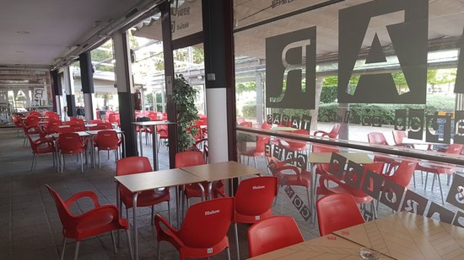 El TSJPV permite reabrir los bares y restaurantes de municipios de País Vasco en 'zona roja'