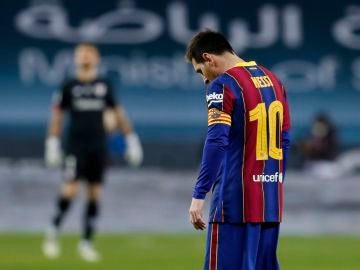 Leo Messi, cabizbajo en la Supercopa de España