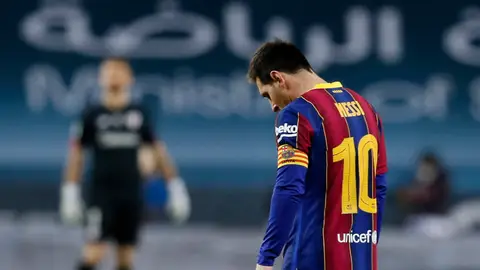 Leo Messi, cabizbajo en la Supercopa de España Leo Messi, cabizbajo en la Supercopa de España
