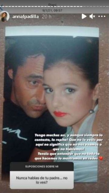 Anna Ferrer junto a su padre 