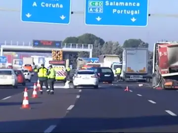 Tres muertos arrollados por un camión en la A-6 cuando auxiliaban a otro conductor en Tordesillas Tres muertos arrollados por un camión en la A-6 cuando auxiliaban a otro conductor en Tordesillas