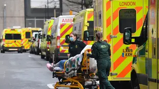 Un hombre muere de cáncer al cancelarse su operación debido a la pandemia coronavirus Un hombre muere de cáncer al cancelarse su operación debido a la pandemia coronavirus