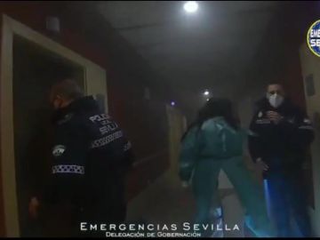 Emergencias Sevilla rinde homenaje a Rosario, la mujer que murió en el incendio de la residencia Adorea