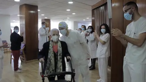 Araceli, primera persona vacunada contra el coronavirus en España Araceli, primera persona vacunada contra el coronavirus en España