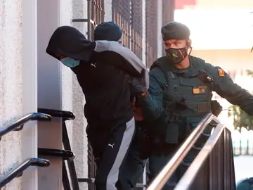 Uno de los cómplices del Melillero a su llegada hoy a los juzgados de Fuengirola (Málaga) Uno de los cómplices del Melillero a su llegada hoy a los juzgados de Fuengirola (Málaga)