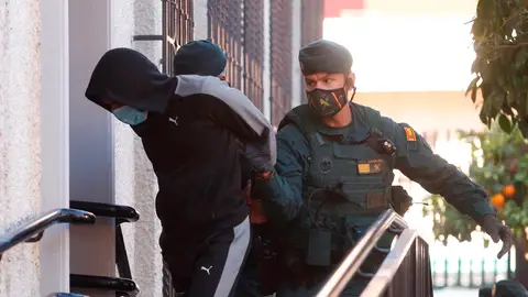 Uno de los cómplices del Melillero a su llegada hoy a los juzgados de Fuengirola (Málaga) Uno de los cómplices del Melillero a su llegada hoy a los juzgados de Fuengirola (Málaga)