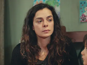 “¿Por qué iba a tener Sirin el teléfono de Sarp?”: Bahar, contrariada por la idea de Nisan “¿Por qué iba a tener Sirin el teléfono de Sarp?”: Bahar, contrariada por la idea de Nisan