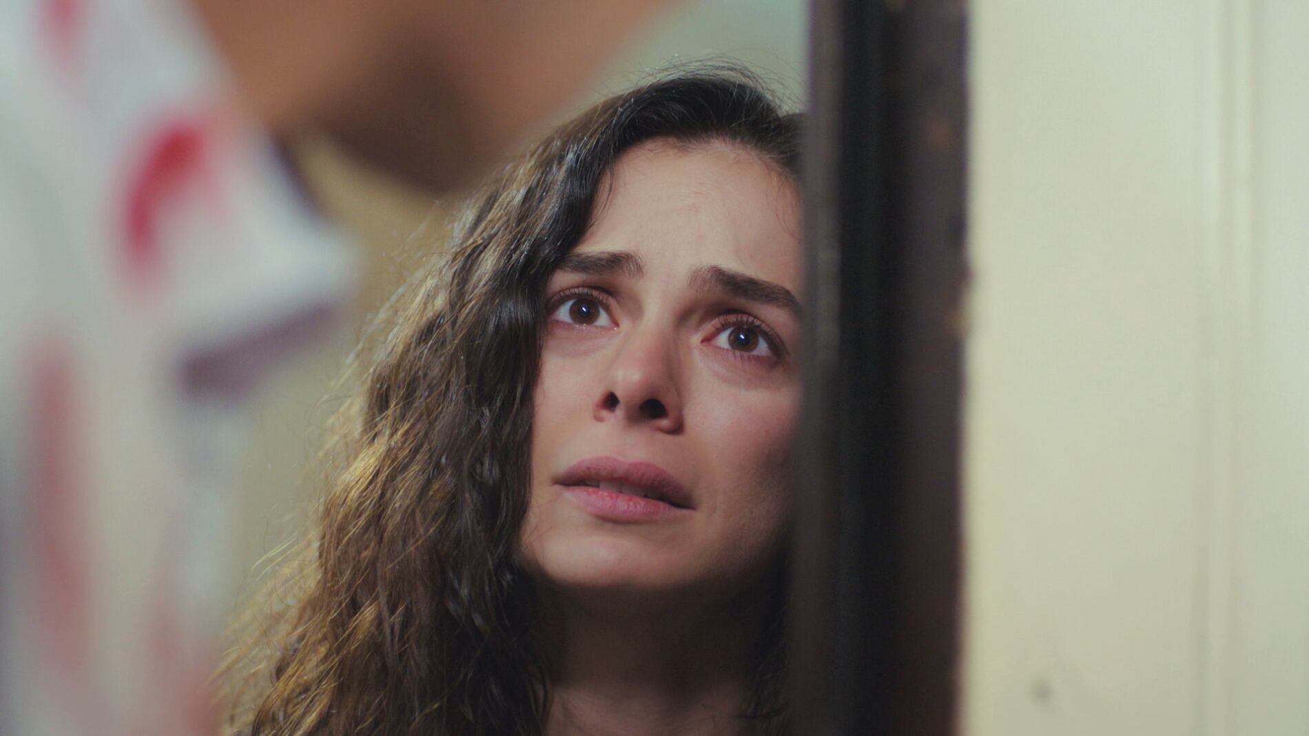 Bahar, impactada al ver las graves heridas de Arif&hellip; y hundida al ver c&oacute;mo le cierra la puerta