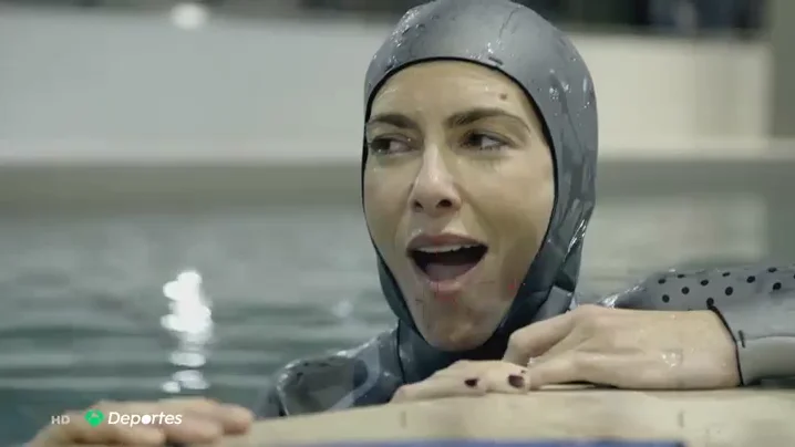 Kira Mir&oacute; se enfrenta al reto de la apnea en 'El Desaf&iacute;o': "Tu cuerpo quiere salir a respirar y tu mente le dice que no"