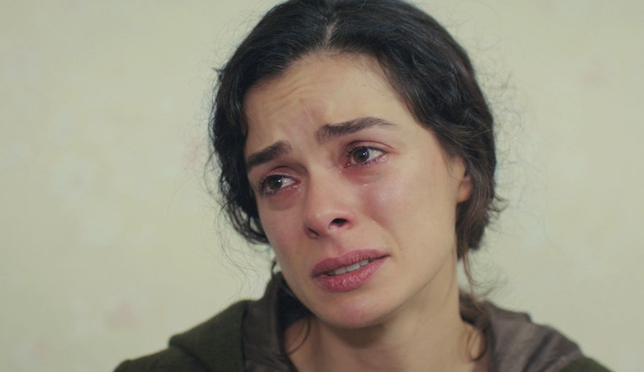 Arif, enigmático con Bahar tras su abrazo a Sarp: “No sé protegerte de ti misma” Arif, enigmático con Bahar tras su abrazo a Sarp: “No sé protegerte de ti misma”