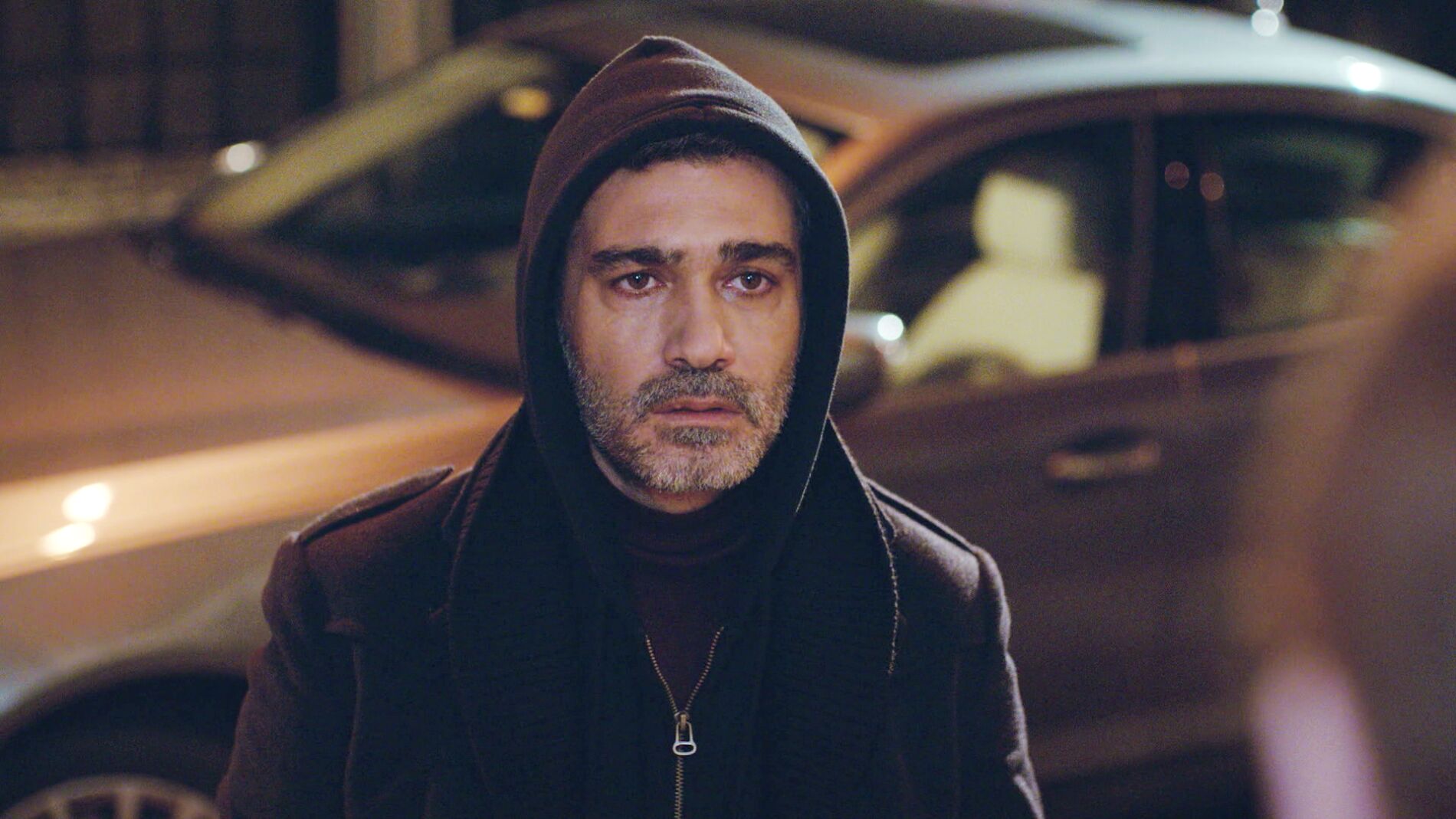 Un sobre que traerá problemas: Hatice acepta el dinero de Sarp a escondidas de Enver 