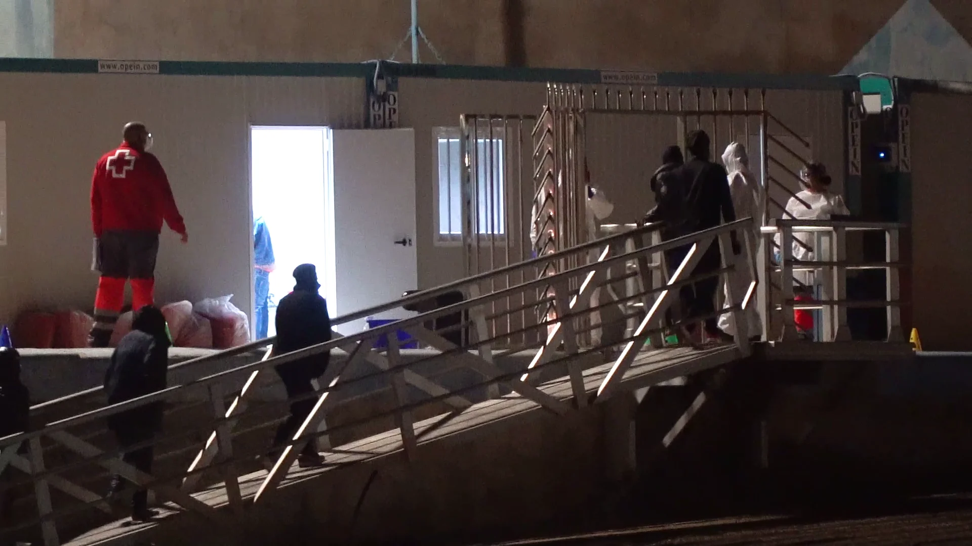 Llega una patera a Fuerteventura con 59 hombres, 2 menores y 8 mujeres una de ellas embarazada