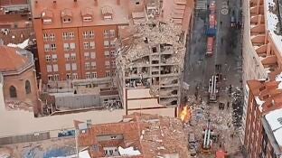 Imagen a&eacute;rea del edificio derrumbado en Madrid debido a una explosi&oacute;n.