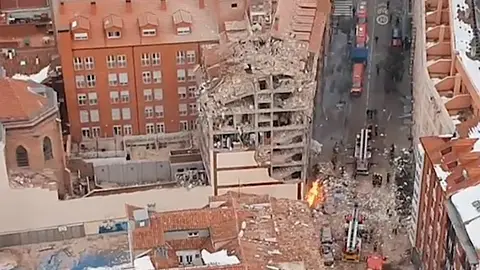Imagen aérea del edificio derrumbado en Madrid debido a una explosión. Imagen aérea del edificio derrumbado en Madrid debido a una explosión.