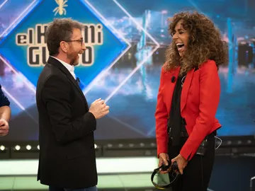 Rosario la clava en el divertido teléfono escacharrado de imitaciones de José Luis Martínez-Almeida Rosario la clava en el divertido teléfono escacharrado de imitaciones de José Luis Martínez-Almeida