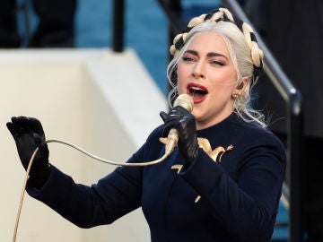 Lady Gaga interpreta el himno durante la toma de posesión