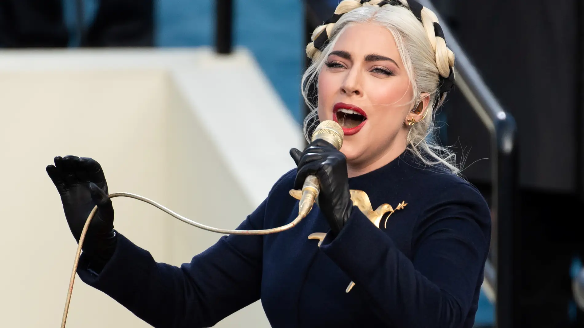 Lady Gaga interpreta el himno durante la toma de posesión