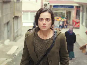 Avance de ‘Mujer’: Bahar estalla y acude al encuentro de Sirin buscando explicaciones Avance de ‘Mujer’: Bahar estalla y acude al encuentro de Sirin buscando explicaciones