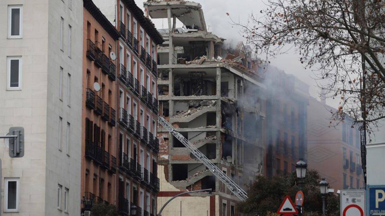 Al menos 3 muertos y varios heridos en una explosión en un edificio de Puerta de Toledo (Madrid)