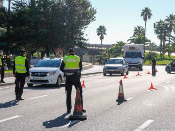 Un control a la entrada de Cádiz en una foto de archivo