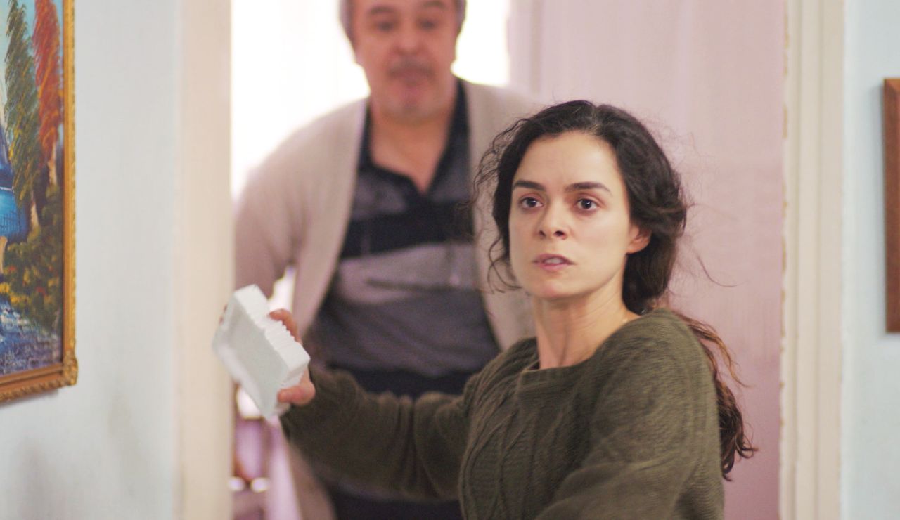Nuevo encuentro de alto voltaje: Bahar, dispuesta a todo para que Sirin confiese Nuevo encuentro de alto voltaje: Bahar, dispuesta a todo para que Sirin confiese