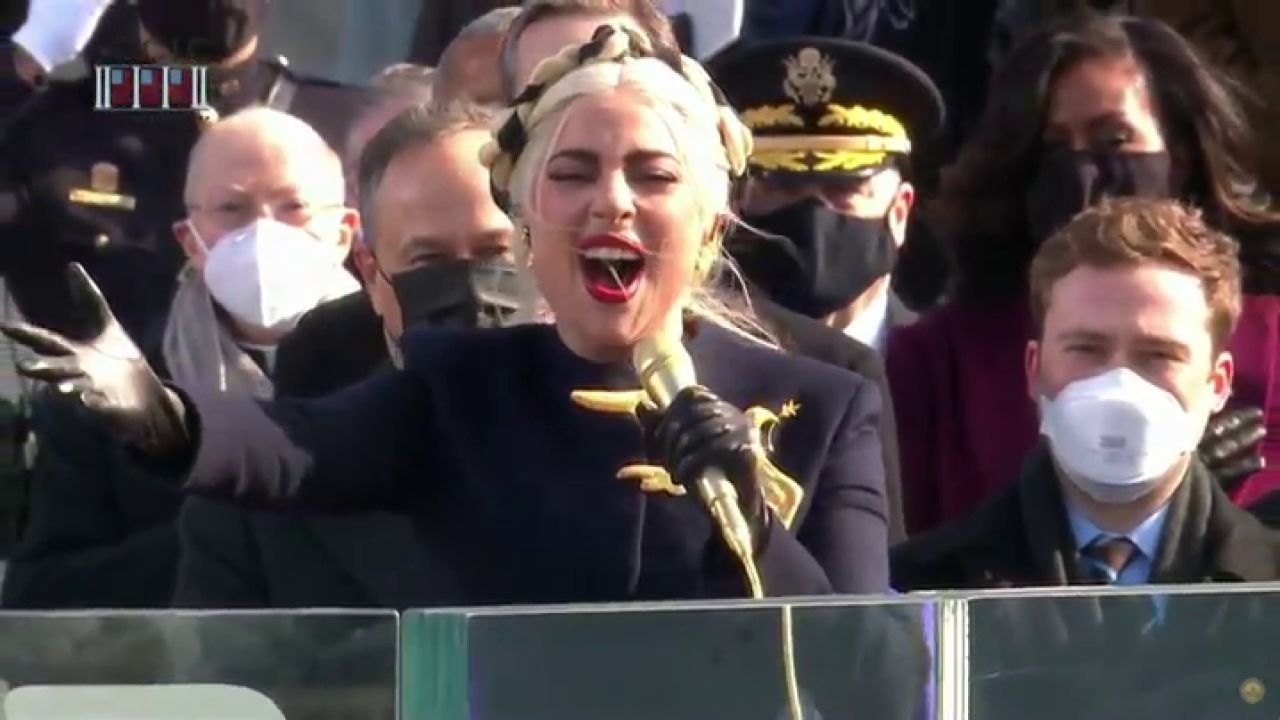 Así ha cantado Lady Gaga el himno de Estados Unidos en la investidura de Joe Biden como presidente en Washington