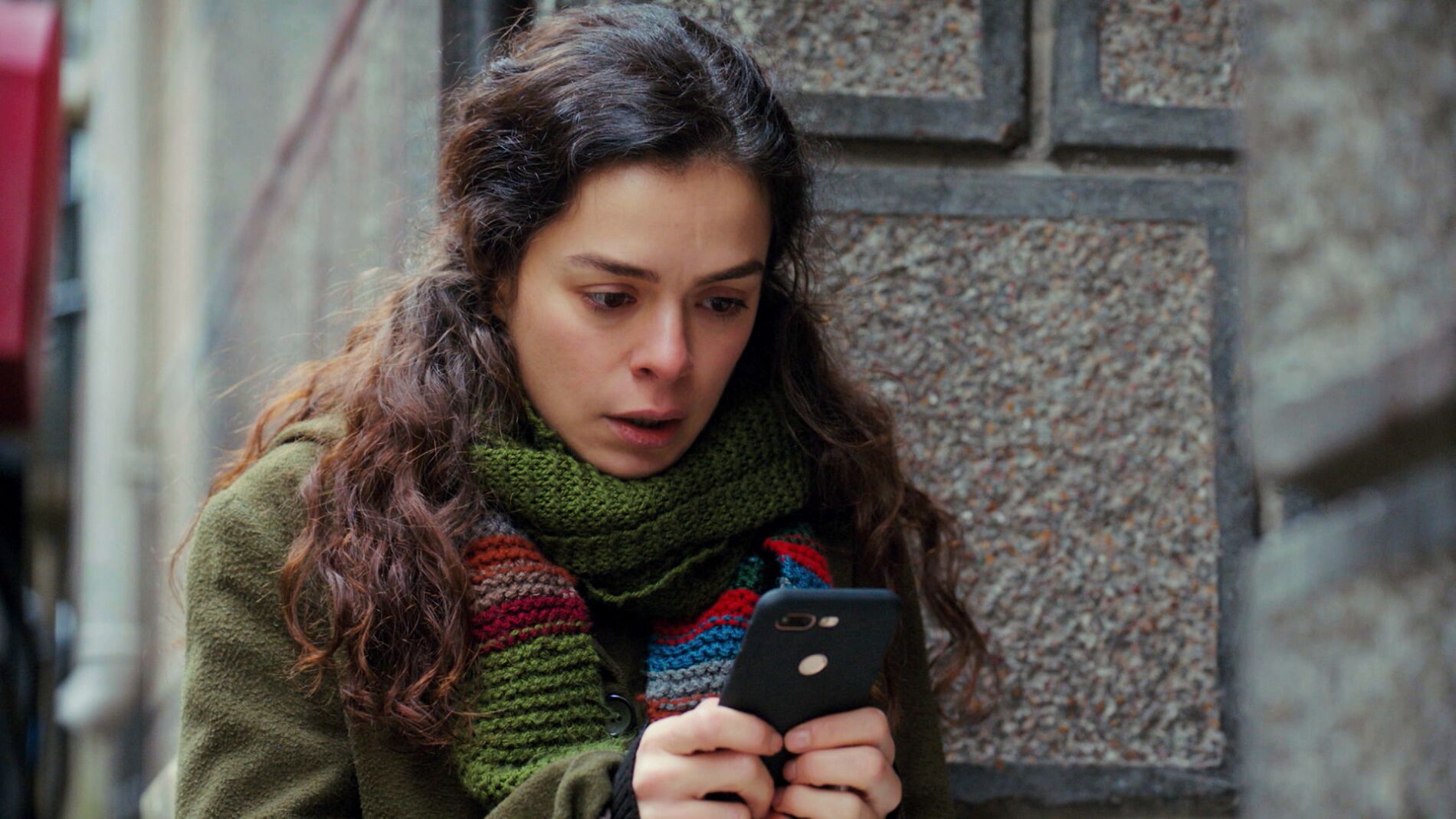 Bahar entra en p&aacute;nico al recibir un misterioso mensaje de Sarp