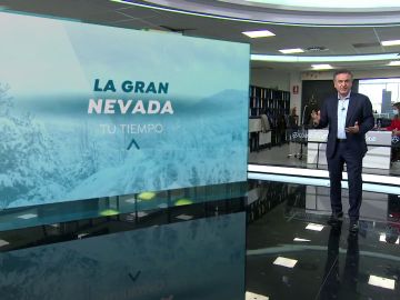 Roberto Brasero y el mapa 3D que explica los puntos que m&aacute;s nieve acumularon en Espa&ntilde;a