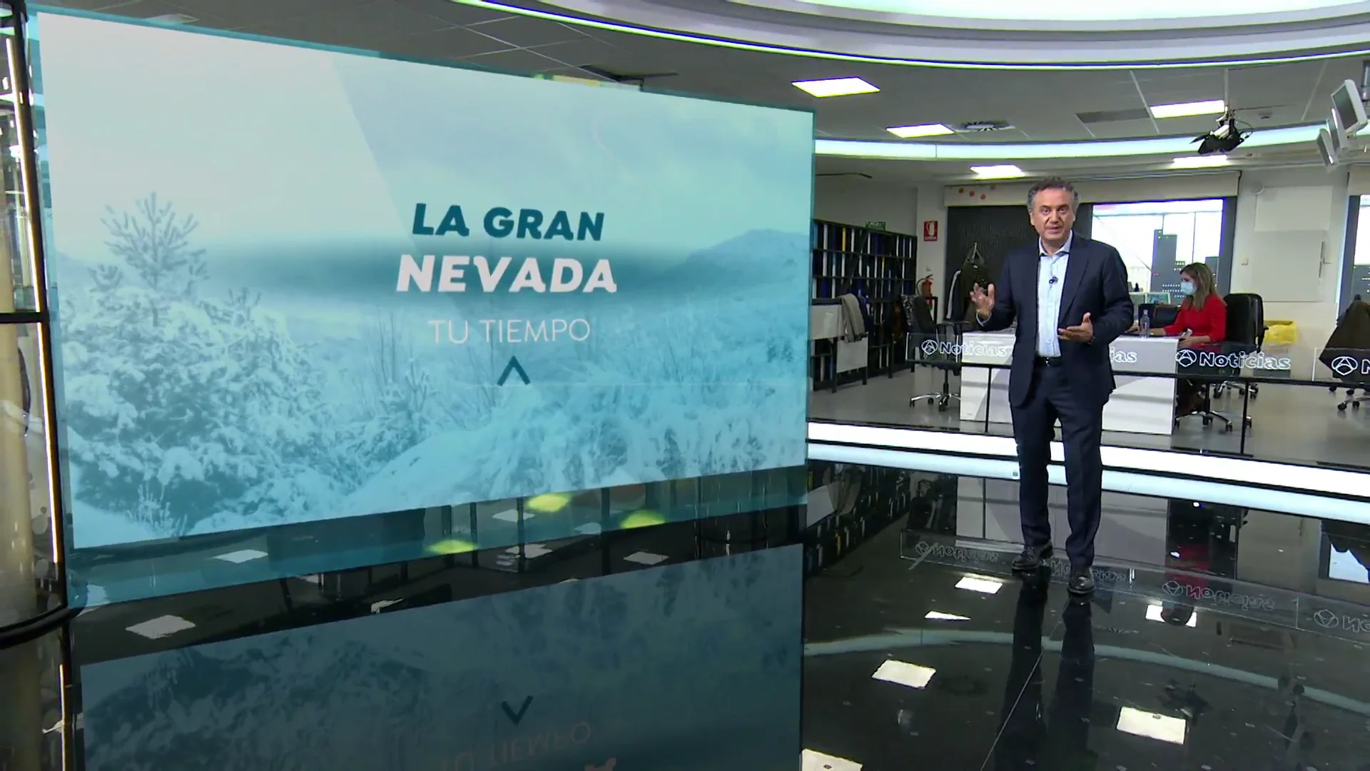 Roberto Brasero y el mapa 3D que explica los puntos que m&aacute;s nieve acumularon en Espa&ntilde;a