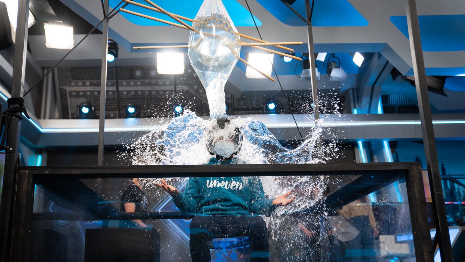 Un enllantado perfecto y la bolsa fakir, los impresionantes retos de la ciencia de Marron con Ver&oacute;nica Echegui y &Aacute;lex Gonz&aacute;lez