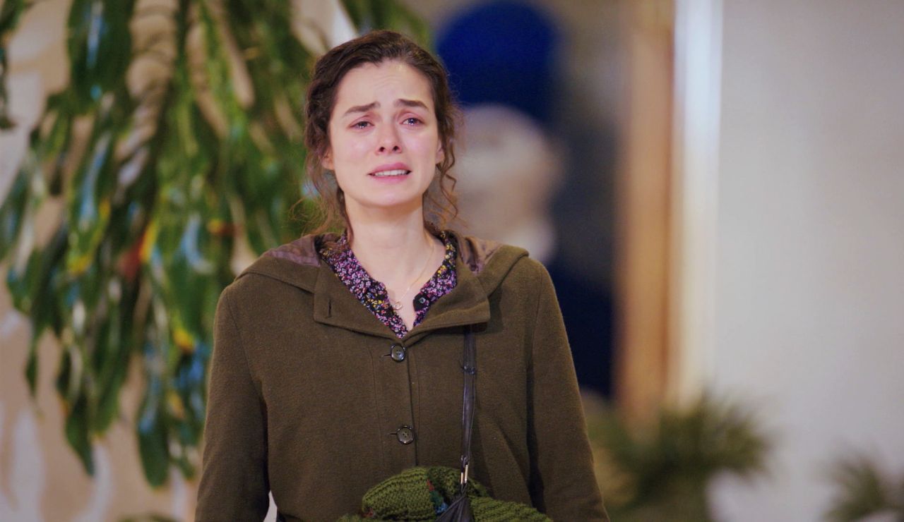 Bahar descubre de la forma más cruel el mayor secreto de Sarp: su otra familia Bahar descubre de la forma más cruel el mayor secreto de Sarp: su otra familia