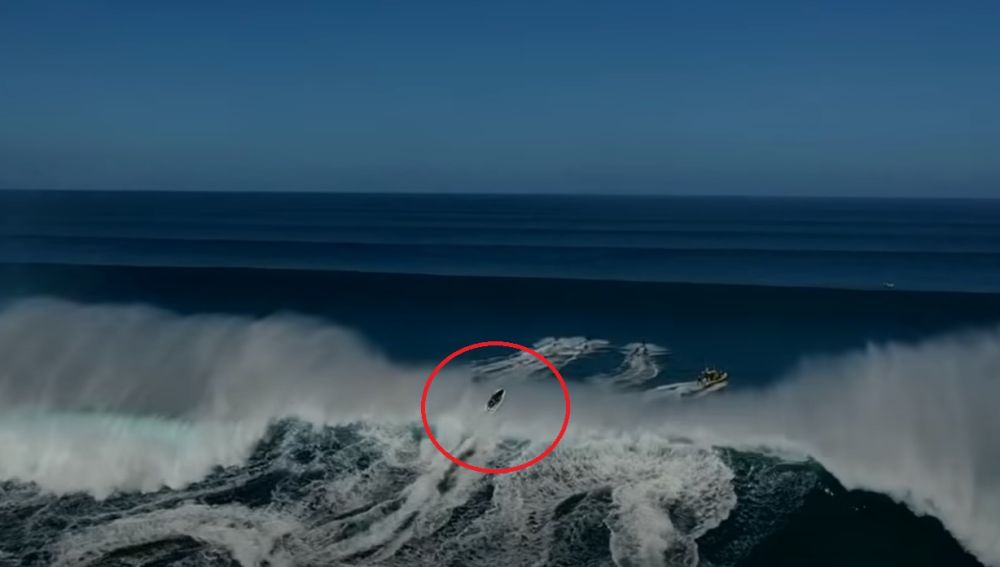 Momento en que la moto en la que iba Ryan Moss sale por los aires