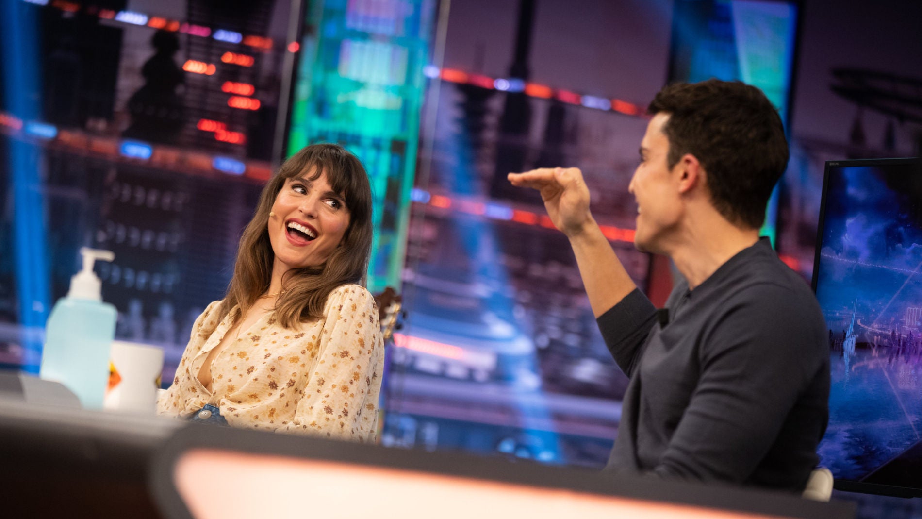 Ver&oacute;nica Echegui canta una ranchera en directo y &Aacute;lex Gonz&aacute;lez imita... &iexcl;a David Bisbal!
