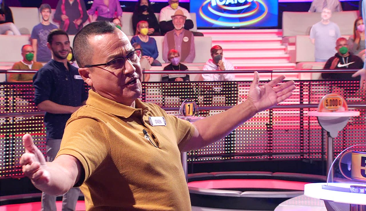 El público en pie para aplaudir a Owen tras cantar ‘Te quiero’ de Nino Bravo El público en pie para aplaudir a Owen tras cantar ‘Te quiero’ de Nino Bravo