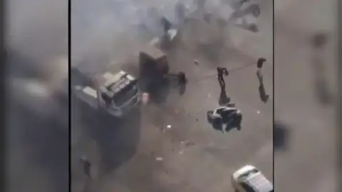 Al menos 32 muertos y 110 heridos en un atentado suicida en Bagdad Al menos 32 muertos y 110 heridos en un atentado suicida en Bagdad