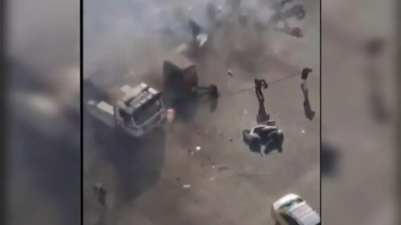 Al menos 32 muertos y 110 heridos en un atentado suicida en Bagdad Al menos 32 muertos y 110 heridos en un atentado suicida en Bagdad