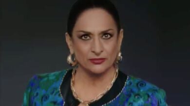 La reacción de Rosario Flores al ver la 'reaparición' de su madre, Lola Flores, en un vídeo: 