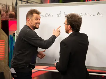 ¿Mintió El Monaguillo en su currículum? Pablo Motos le hace demostrar su nivel de idiomas ¿Mintió El Monaguillo en su currículum? Pablo Motos le hace demostrar su nivel de idiomas