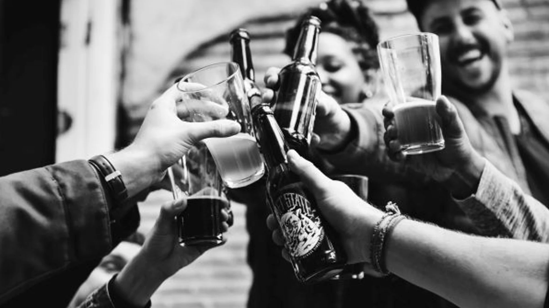Organizar fiestas ilegales, botellones, saltarse reglas impuestas o creerse inmunes son algunos de los patrones que manifiestan los adolescentes que no tienen consciencia de los actos que realizan, aún estando en plena pandemia Organizar fiestas ilegales, botellones, saltarse reglas impuestas o creerse inmunes son algunos de los patrones que manifiestan los adolescentes que no tienen consciencia de los actos que realizan, aún estando en plena pandemia