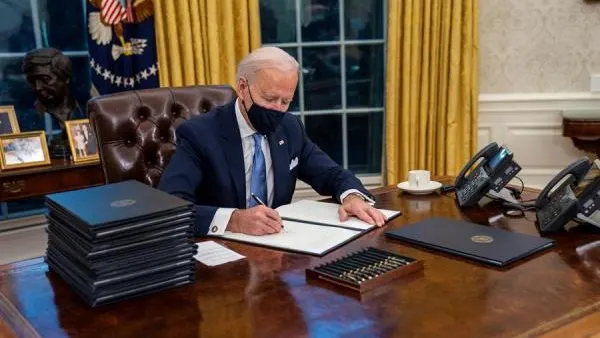 Joe Biden llama por tel&eacute;fono a una mujer desempleada de California que le escribi&oacute; una carta