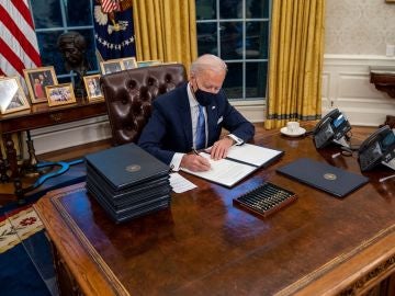 Joe Biden en el despacho presidencial de la Casa Blanca