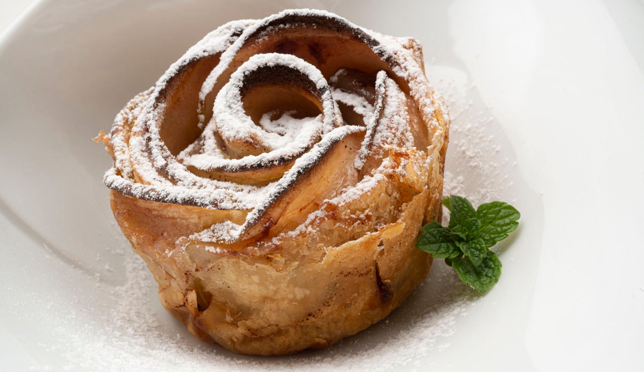El "postre casero con productos sencillos" de Karlos Arguiñano: rosas de manzana El "postre casero con productos sencillos" de Karlos Arguiñano: rosas de manzana