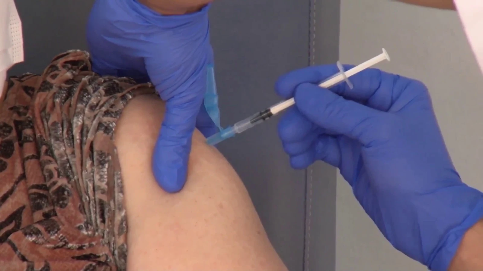 En Castilla y León entre el 10 y el 12 % del personal de las residencias de mayores rechazan vacunarse contra el coronavirus En Castilla y León entre el 10 y el 12 % del personal de las residencias de mayores rechazan vacunarse contra el coronavirus