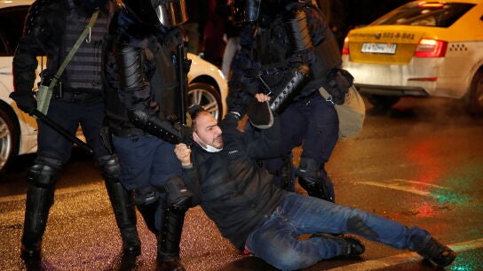 Uno de los manifestantes que pide la libertad de Alexei Navalni acaba detenido por la Polic&iacute;a rusa