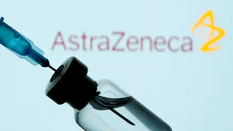 Los alemanes rechazan vacunarse con la vacuna de AstraZeneca Un vial de la vacuna de AstraZeneca