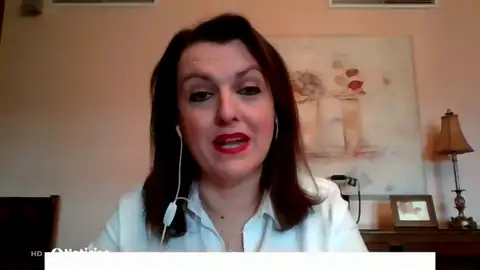 Paula Salamanca, coordinadora de enfermería del área de salud de Mérida: "El primer día del proceso de vacunación nos dimos cuenta de que se podían sacar 6 dosis" Paula Salamanca, coordinadora de enfermería del área de salud de Mérida: "El primer día del proceso de vacunación nos dimos cuenta de que se podían sacar 6 dosis"