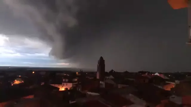 El vídeo de la tormenta perfecta que descargó sobre Tarragona El vídeo de la tormenta perfecta que descargó sobre Tarragona