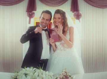 Öykü, a Candan y Demir: “Mi padre y tú deberíais casaros”