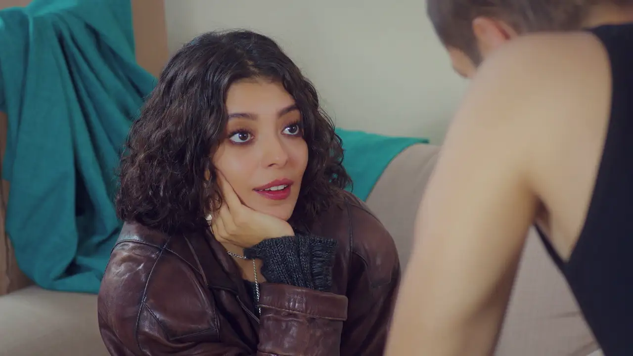 Asu, a Cemal: “Ella no es tu hija”