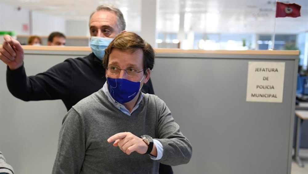 Almeida ve "muy lógico" que el Gobierno y el JEMAD se vacunen: "España no puede quedar descabezada en un momento crucial"